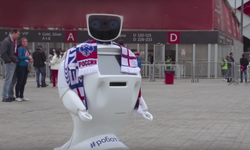 Английским фанатам придумали робота для ЧМ-2018. Что-что?