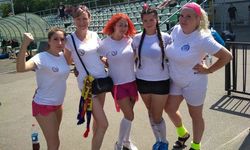 Клоуны, Леха и сборная девушек. Как проходит международный турнир фанатов