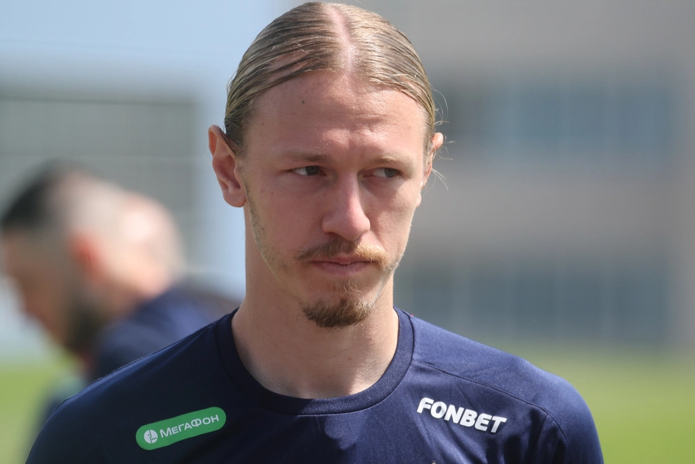 Шокирующее откровение: на каком языке Сафонов общается с украинцем Забарным?