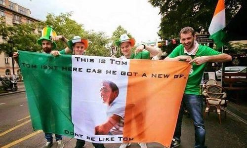 Баннер дня. Ирландцы приехали на Евро с фото друга, которого не пустила девушка