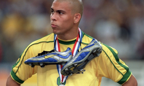 Никто до сих пор не знает точно, почему Роналдо упал в обморок перед финалом ЧМ-1998. Эпилепсия, сердце или нервы?