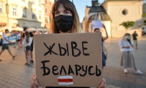 «Очень грустно наблюдать, как озверевший ОМОН бьет обычных людей, как зверей». Белорусские протесты