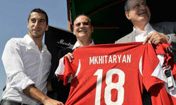Мхитарян дарил футболки военным и обвинил Азербайджан в нападении на Карабах