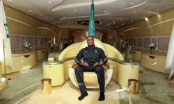 Самолет саудовского «Аль-Хиляля» поражает роскошью – есть столовая, спальни и даже золотой трон