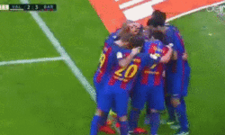 «Пошли вы на!». Игроки «Барселоны» провоцировали фанатов «Валенсии», прежде чем их ударили бутылкой