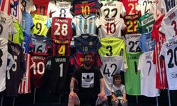 Месси показал свою гигантскую коллекцию футболок. Есть от игрока «Рубина», но нет от Роналду?