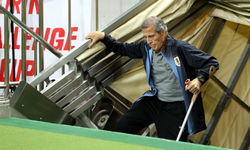 Главный тренер Уругвая не может ходить, но до сих пор работает. Ему 72, и он легенда